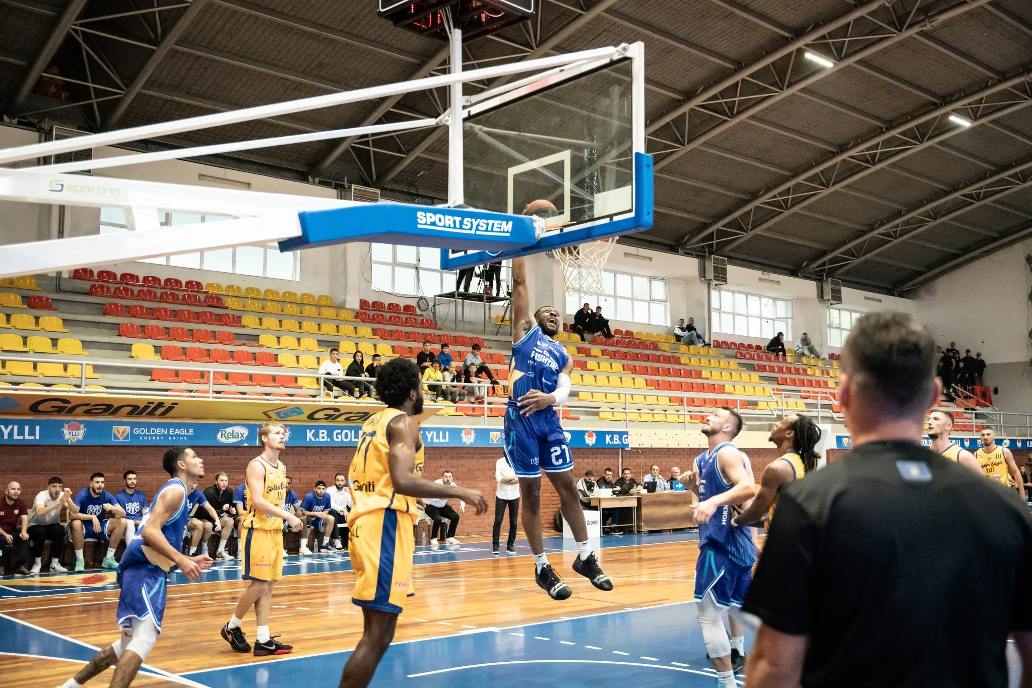 Pamje nga ndeshja Golden Eagle Ylli-Sigal Prishtina